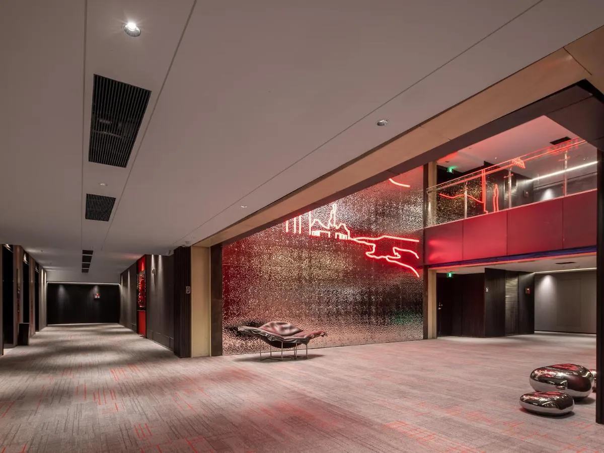 Radisson Red Hotel Zhuhai Gongbei Port