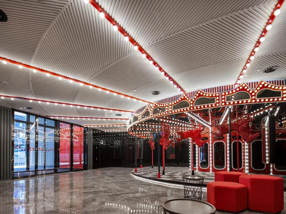 Radisson Red Hotel Zhuhai Gongbei Port