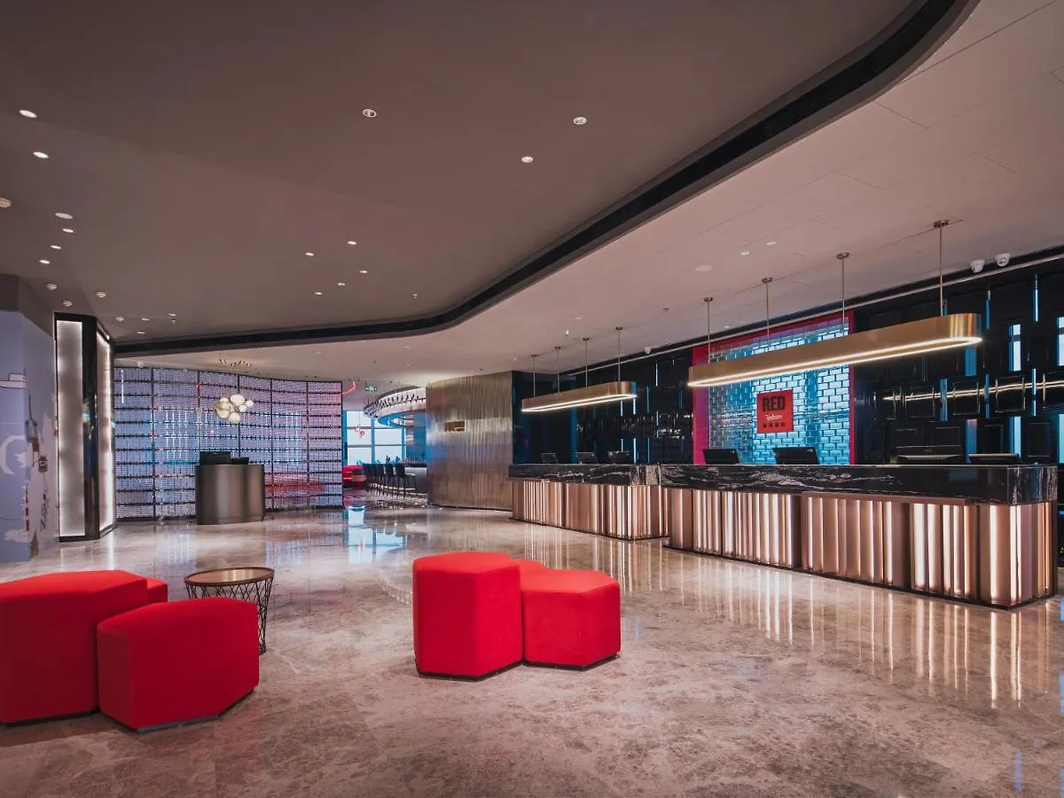 Radisson Red Hotel Zhuhai Gongbei Port 4*,