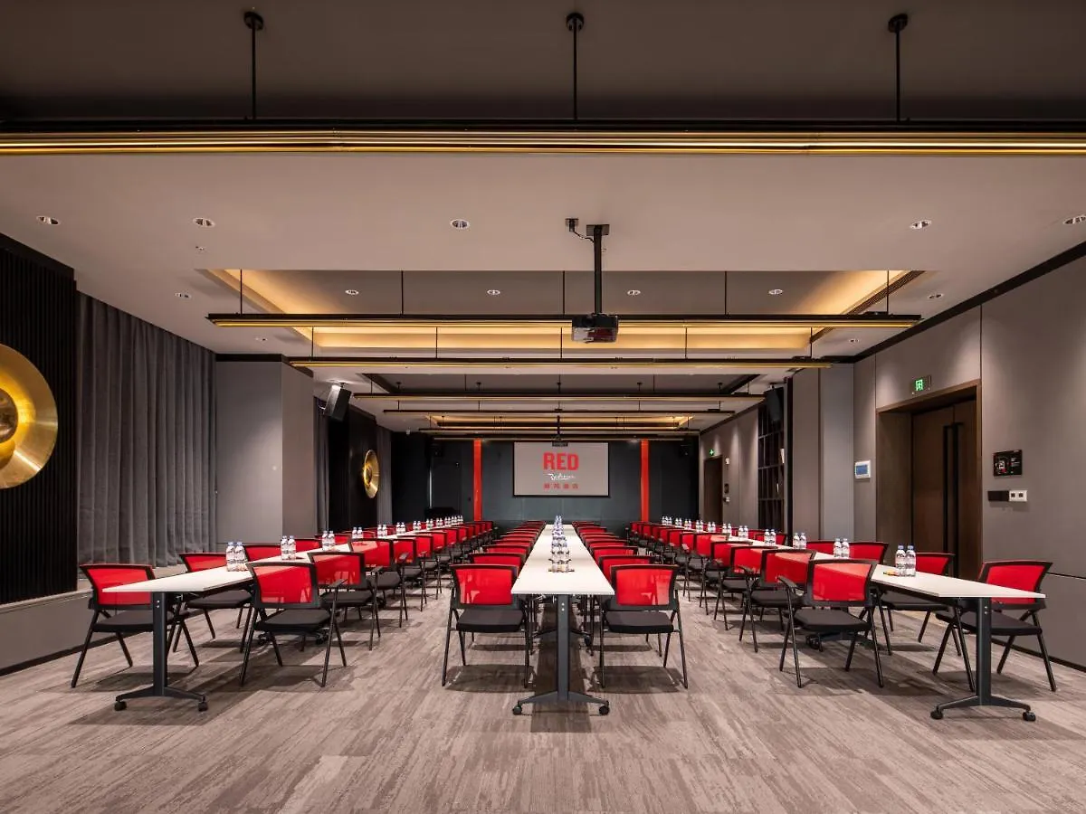 Radisson Red Hotel Zhuhai Gongbei Port