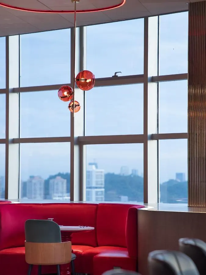 Radisson Red Hotel Zhuhai Gongbei Port