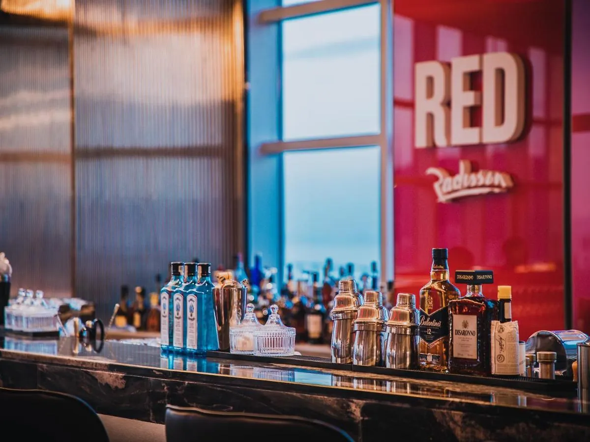 Radisson Red Hotel Zhuhai Gongbei Port