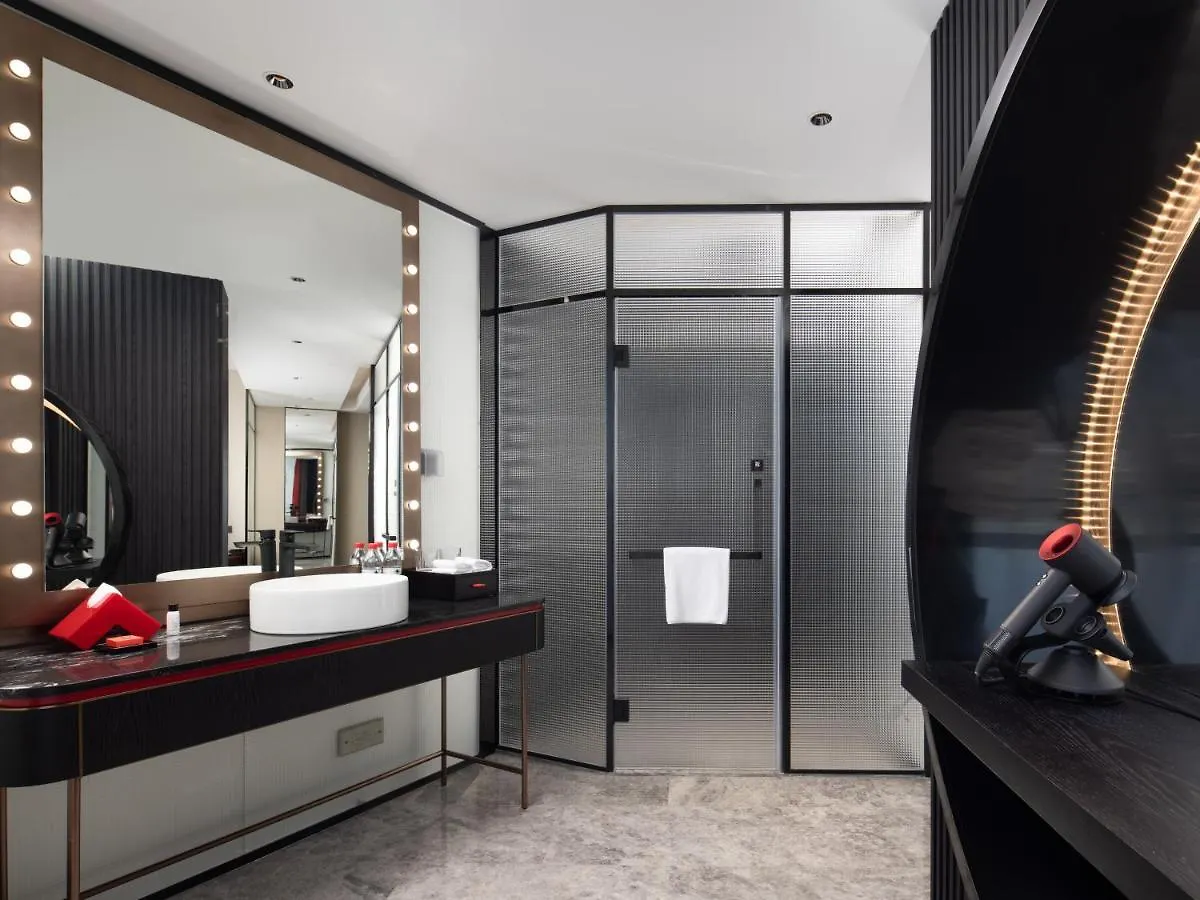 Radisson Red Hotel Zhuhai Gongbei Port 4*,