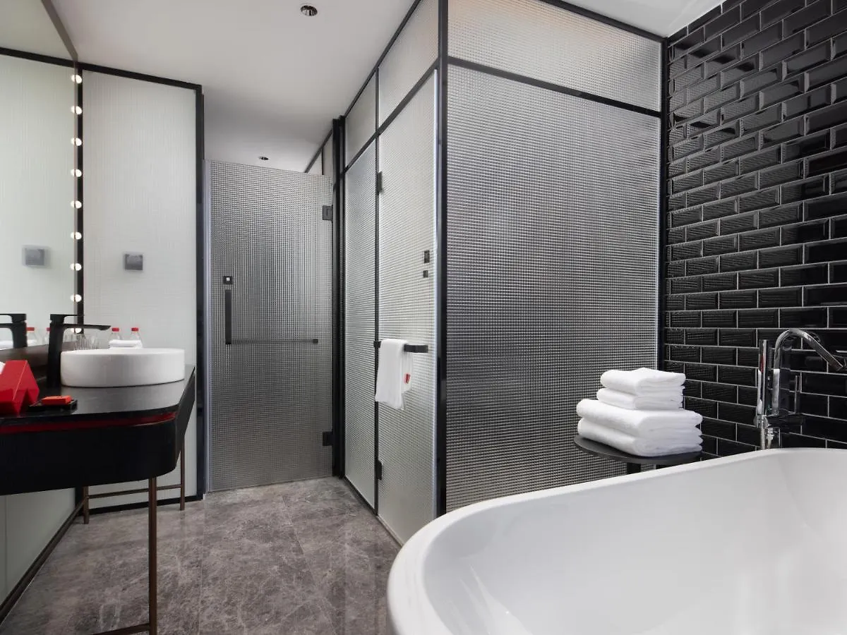 Radisson Red Hotel Zhuhai Gongbei Port