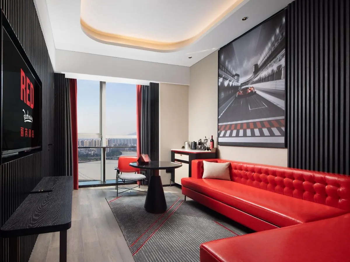 Radisson Red Hotel Zhuhai Gongbei Port