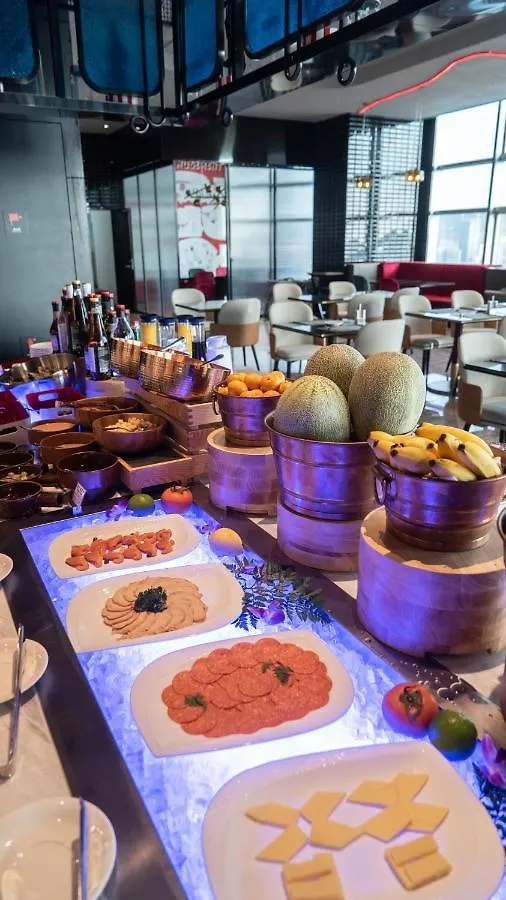 Radisson Red Hotel Zhuhai Gongbei Port