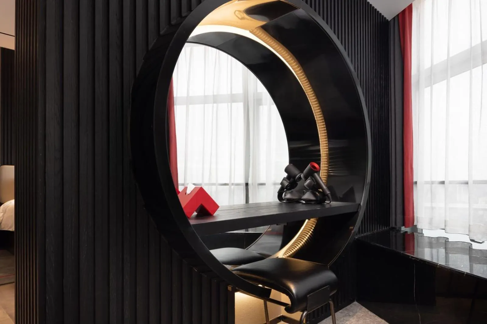 Radisson Red Hotel Zhuhai Gongbei Port 4*,