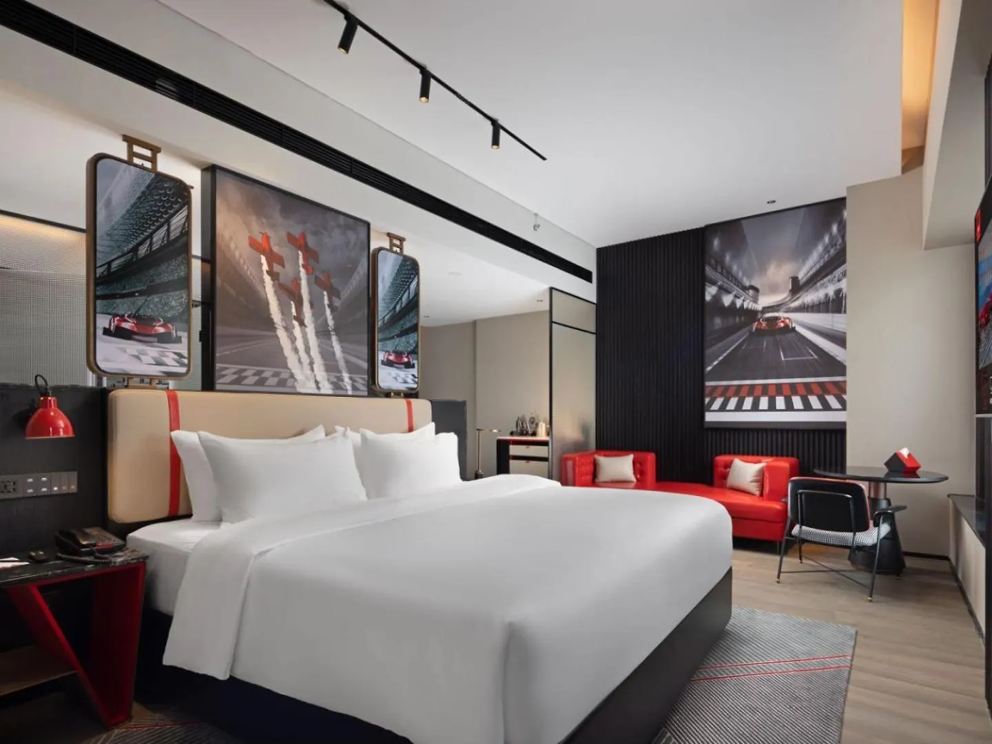 Radisson Red Hotel Zhuhai Gongbei Port
