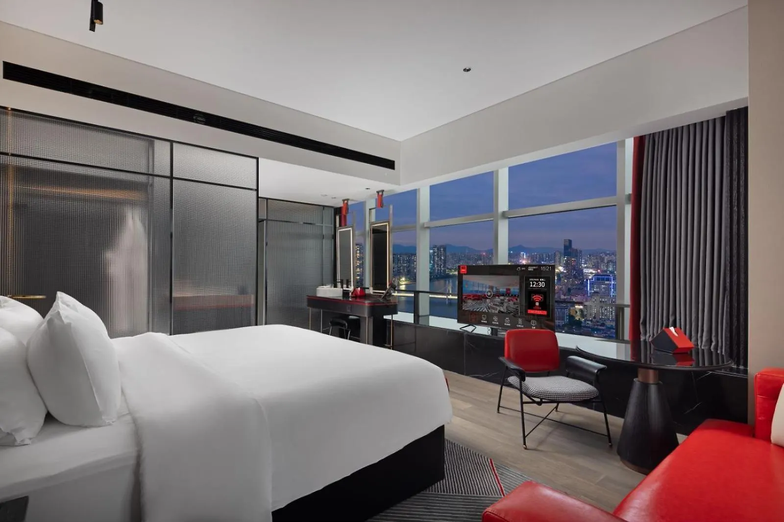 Radisson Red Hotel Zhuhai Gongbei Port